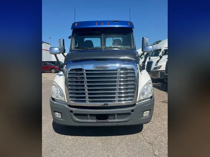 2019 FREIGHTLINER/MERCEDES CASCADIA 12560036acf713d81e97b3150946cb13478