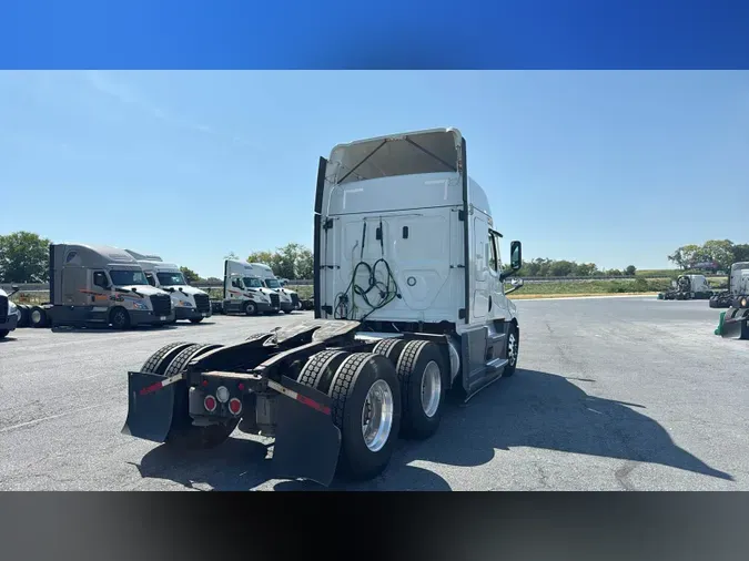 2021 Freightliner Cascadia 1266005e7af778945654b53ff95f028d4cb