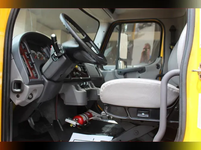 2019 Freightliner Business Class M2 106
