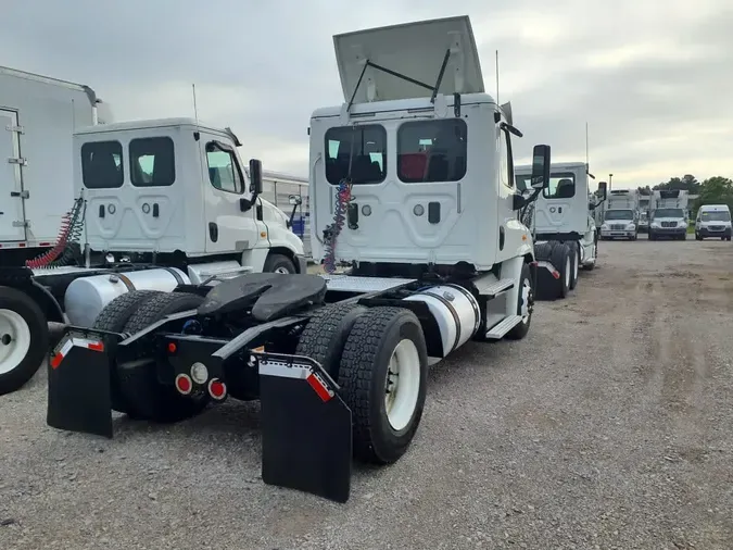 2017 FREIGHTLINER/MERCEDES CASCADIA 113