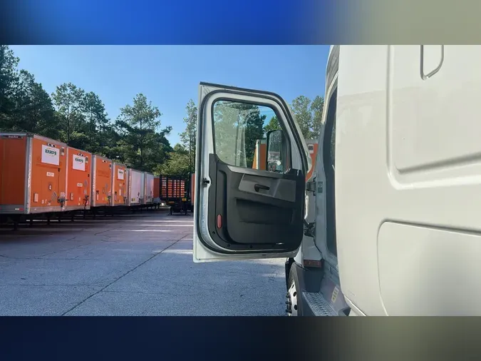 2021 Freightliner Cascadia 126