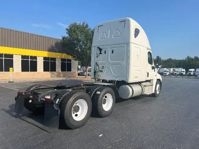 2019 Freightliner X12564ST