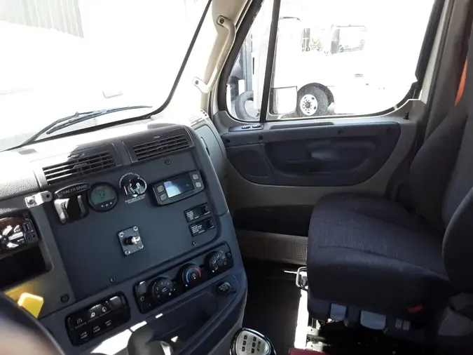 2020 FREIGHTLINER/MERCEDES CASCADIA 12560117cfbfaf85b80b152fe37e7b0195b