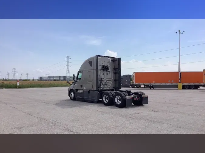 2023 Freightliner Cascadia 126