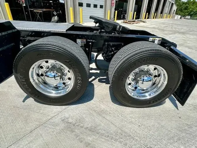2023 Peterbilt 389