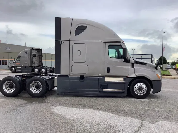 2021 Freightliner Cascadia 126