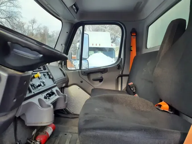 2020 FREIGHTLINER/MERCEDES M2 106