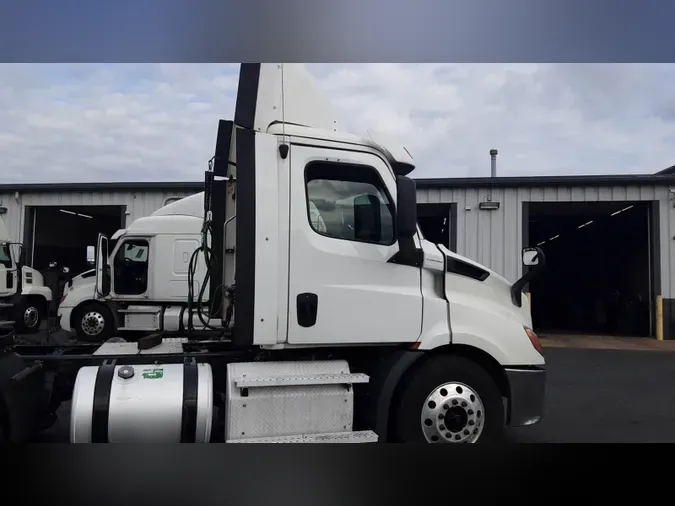 2020 Freightliner Cascadia 126