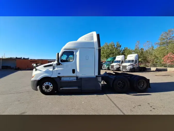 2021 Freightliner Cascadia 126