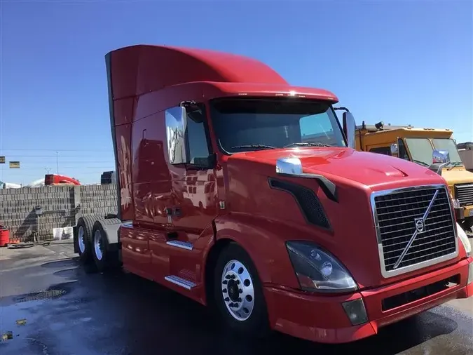 2015 VOLVO VNL630