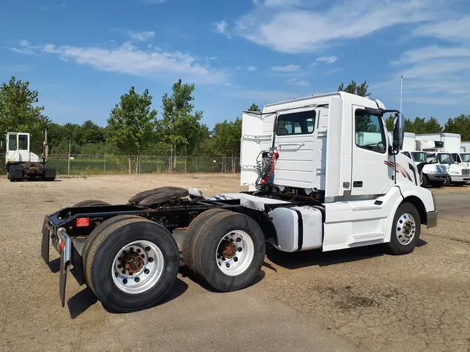 2017 VOLVO VNL64TRACTOR