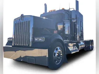 2023 Kenworth W900L