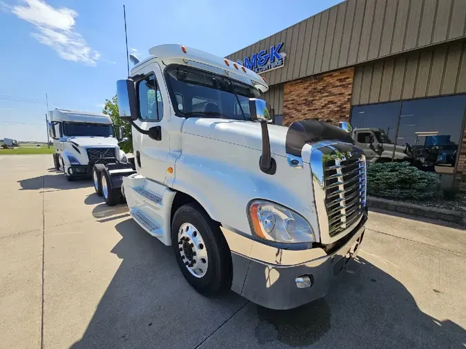 2016 FREIGHTLINER CASCADIA