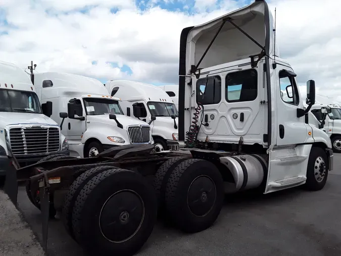 2018 FREIGHTLINER/MERCEDES CASCADIA 125