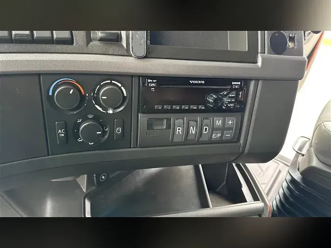 2019 VOLVO VNL7406028a7c5c6d060e12304a38e226bb048