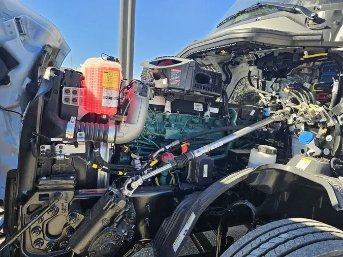 2026 VOLVO VNL64T860