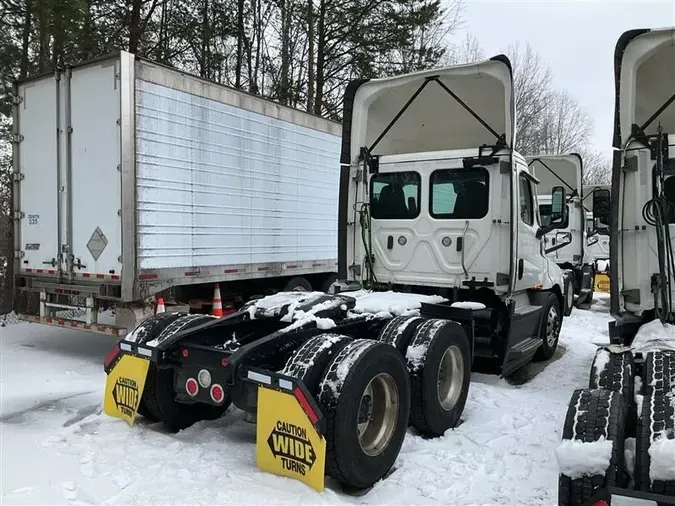 2021 FREIGHTLINER CA126