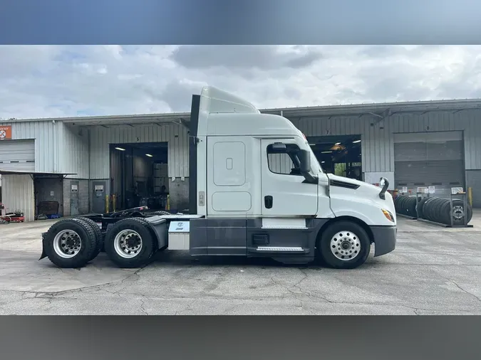 2021 Freightliner Cascadia 126