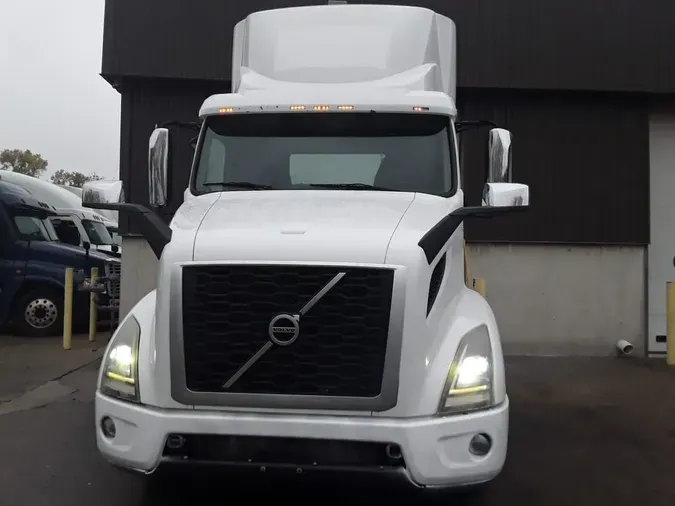 2019 VOLVO VNR42T 300