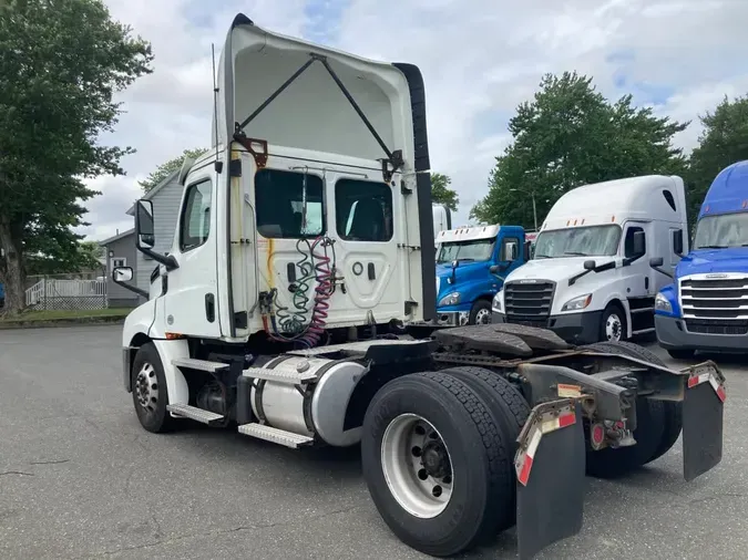 2019 FREIGHTLINER NEW CASCADIA 126