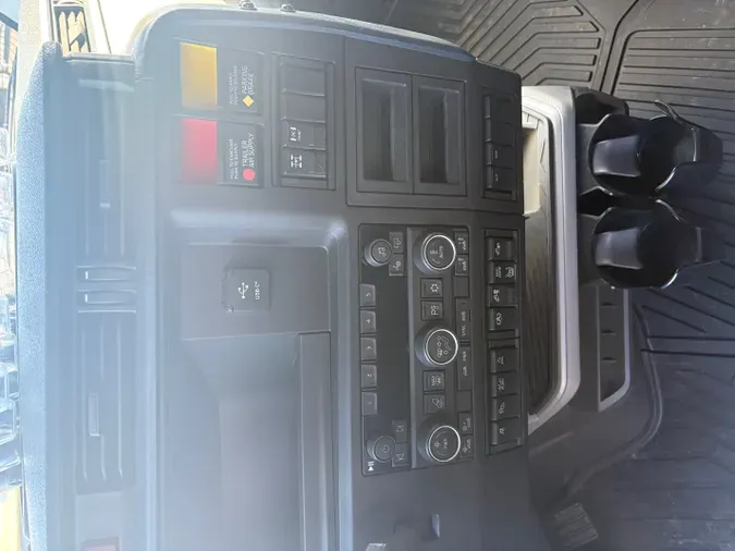 2027 VOLVO TRUCK VNL64TV04