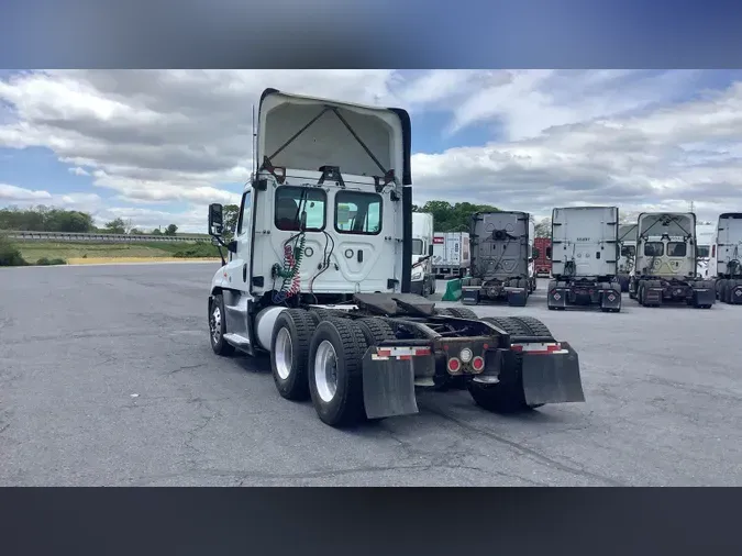 2019 Freightliner Cascadia 125603b36df7ea1a444cee9462779737ef5