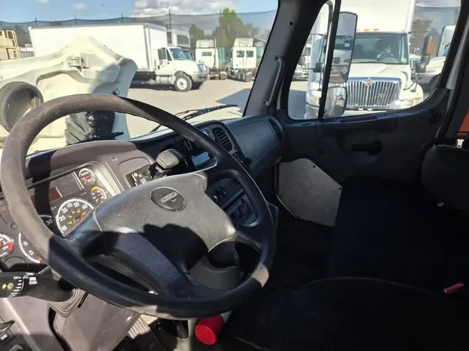 2018 FREIGHTLINER/MERCEDES M2 106