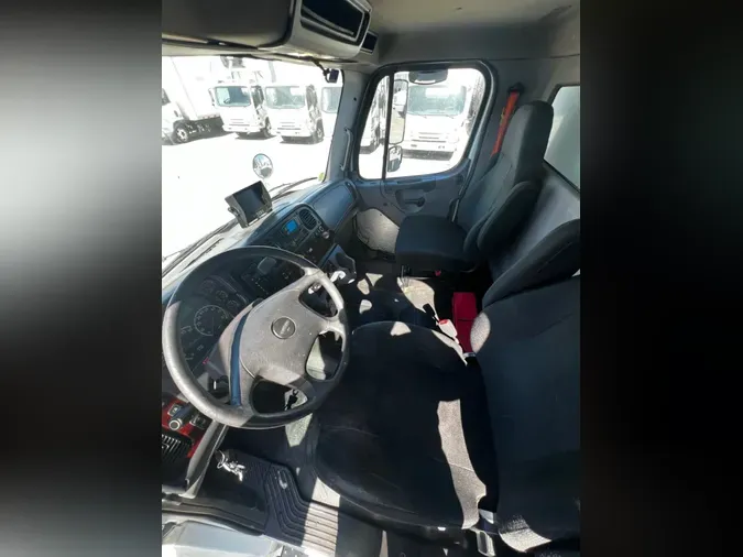 2017 FREIGHTLINER/MERCEDES M2 106