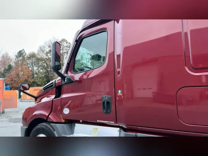 2022 Freightliner Cascadia 126
