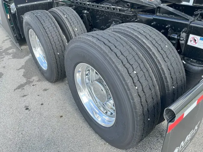 2026 VOLVO VNL64T860