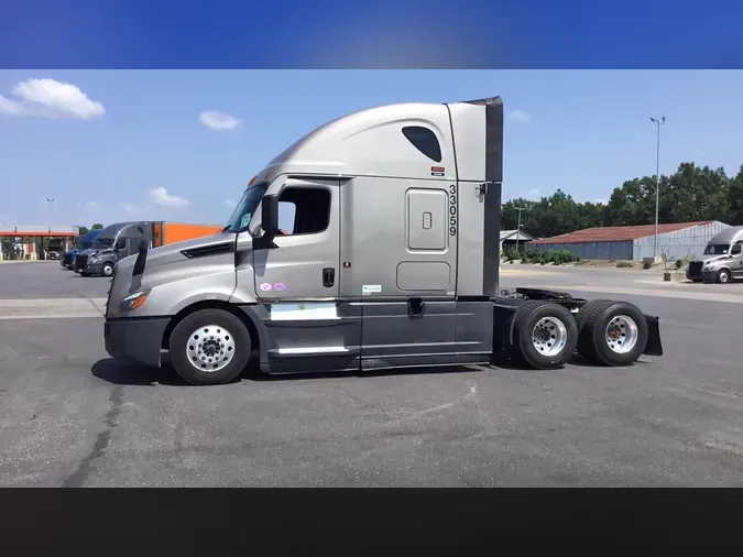 2025 Freightliner Cascadia 126