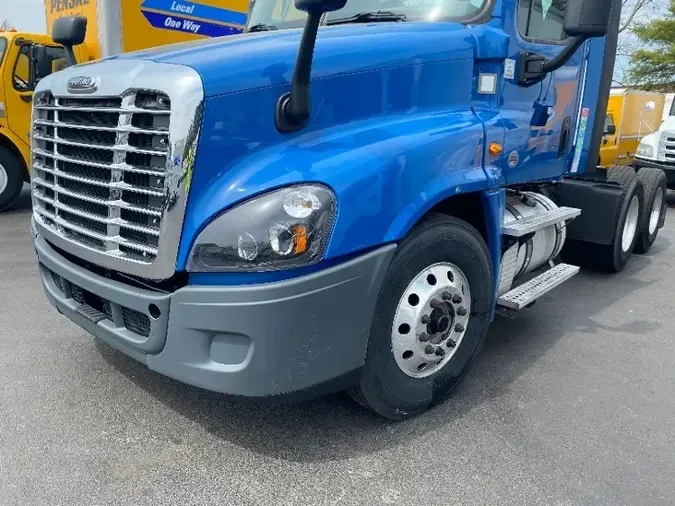 2018 Freightliner X12564ST