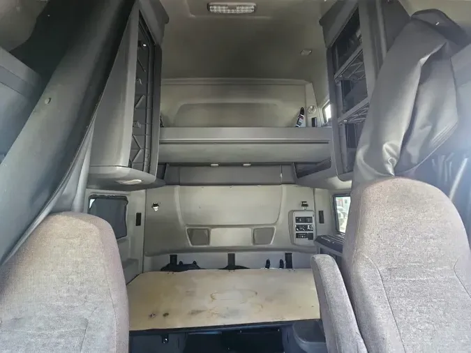 2020 NAVISTAR INTERNATIONAL LT625 SLPR CAB