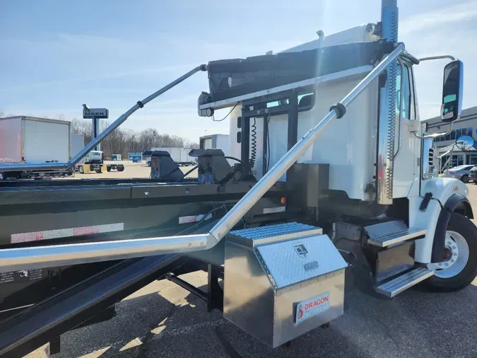 2017 FREIGHTLINER Coronado