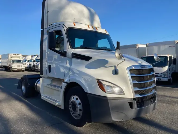 2020 FREIGHTLINER/MERCEDES NEW CASCADIA 126