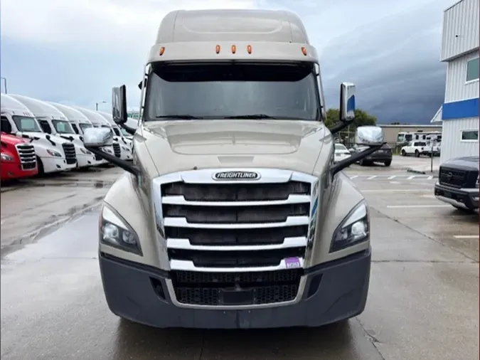 2022 Freightliner Cascadia 126
