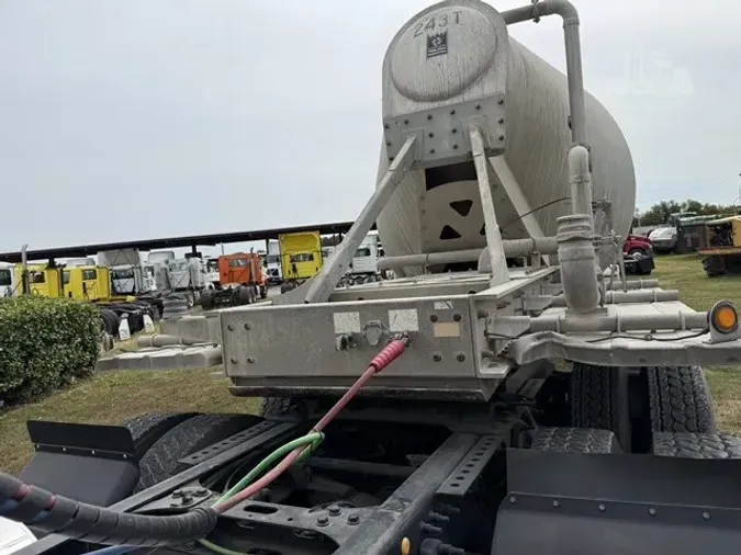 2006 TRAIL KING 1000 CUBE PNUEMATIC TANK
