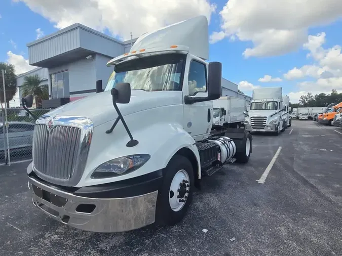 2020 NAVISTAR INTERNATIONAL RH613 DAYCAB S/A