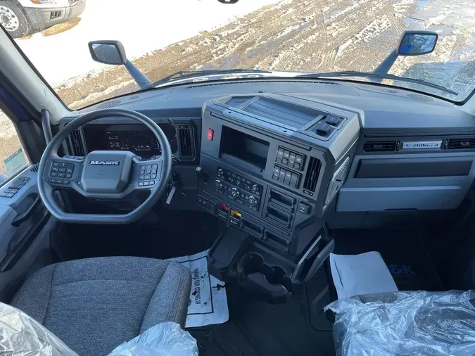 2026 MACK Pioneer 76" High Roof