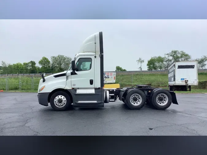 2020 Freightliner Cascadia 126