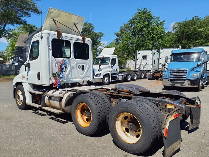 2016 FREIGHTLINER/MERCEDES CASCADIA 125