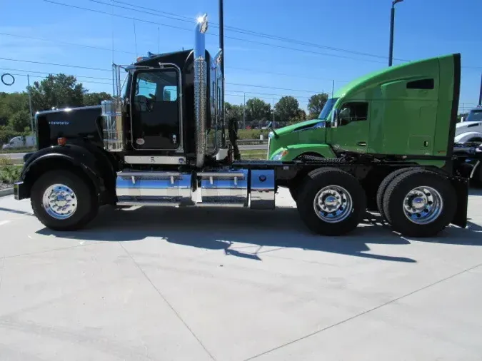 2025 Kenworth W900B