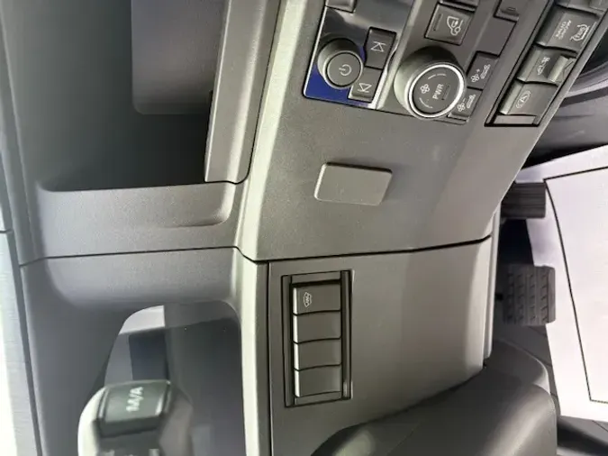 2026 VOLVO TRUCK VNL64TV04