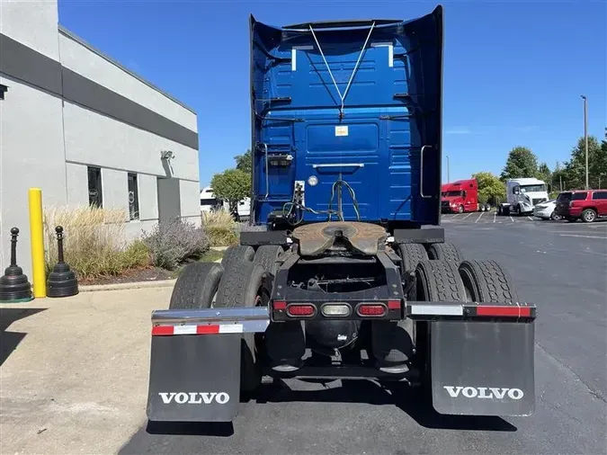 2019 VOLVO VNL760