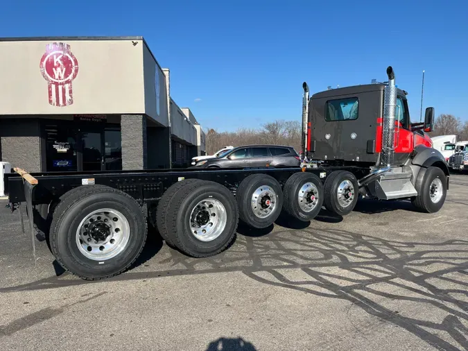 2025 Kenworth T880