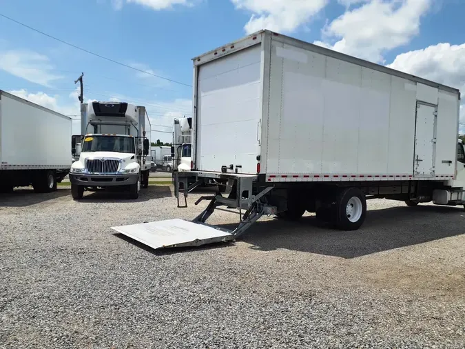 2018 FREIGHTLINER M2 106