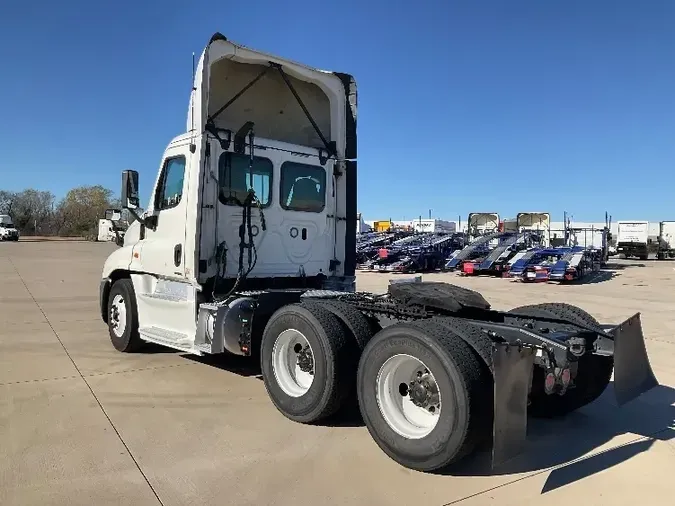 2018 Freightliner X12564ST