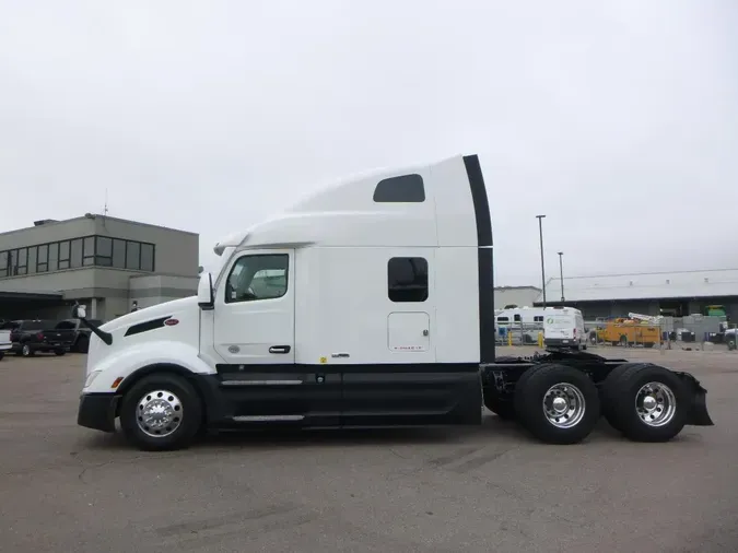 2023 Peterbilt 579608264ed3d46a3f7c6e0d5f519b6928b