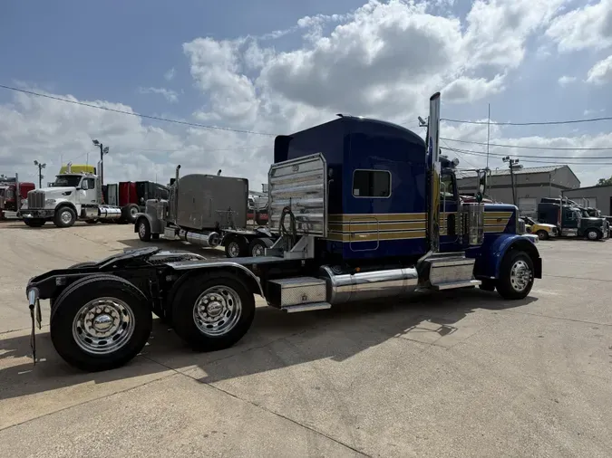 2022 Peterbilt 389