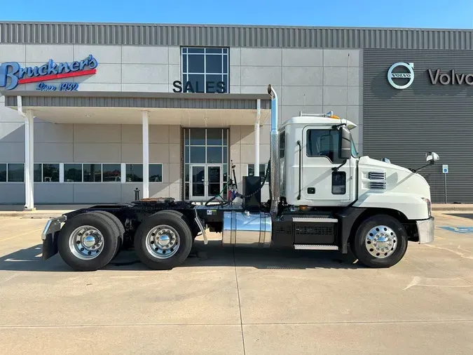 2020 MACK AN64T